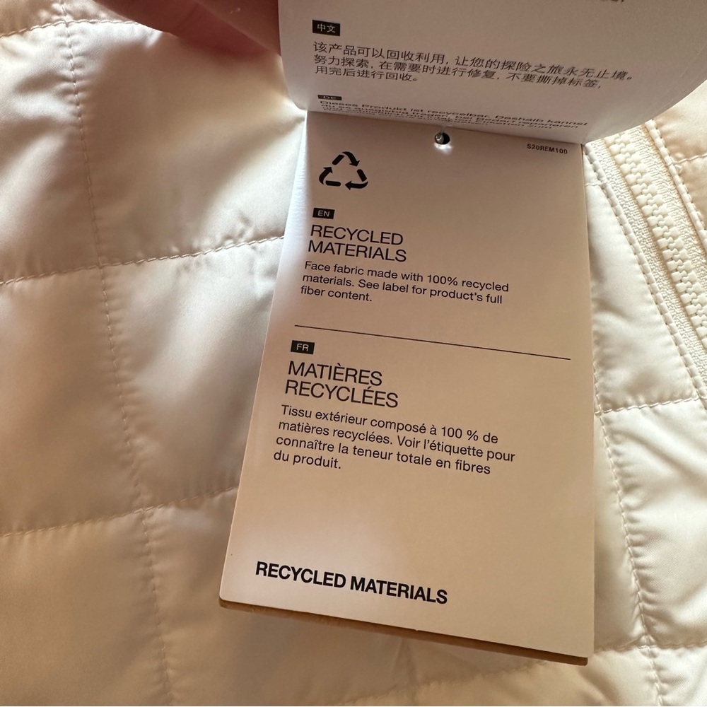 The North Face Women's White Puffer Jacket - Picture 14 of 16